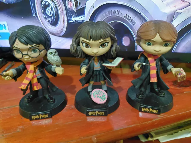 Vendo 3 bonecos colecionáveis de Harry Potter, excelente estado por 300