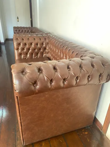 Conjunto de Sofás Estilo Chesterfield - 3 e 2 Lugares - Excelente Estado