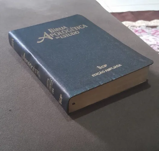 Bíblia de estudo apologética (bem conservada)