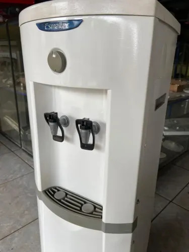 Bebedouro de coluna Esmaltec semi-novo GELANDO MUITO