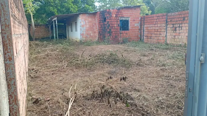 Terreno bem localizado todo murado e portão novo no Iranduba.