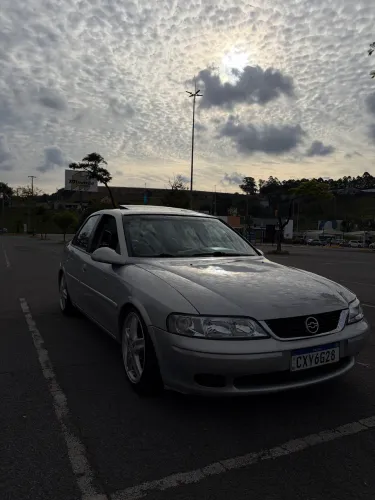 Chevrolet Vectra CD 2.2 16V / 2.0 16V Mec./aut. 2000