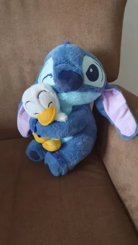 Stitch de Pelúcia com Patinho (NOVO)