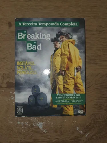 3 discos da terceira temporada de breaking bad ATENÇÃO: Falta o disco 2 (episódios 5,6 e 7