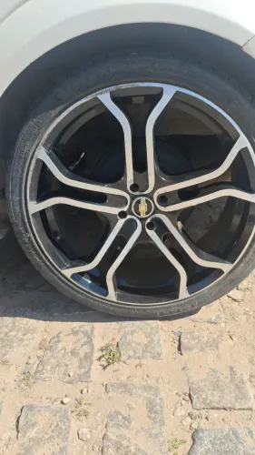 Rodas de carro aro 19 com pneus meia vida