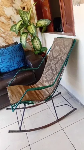 Cadeira de Balanço de Fio (Espaguete) Verde e Branca + Almofada de Brinde