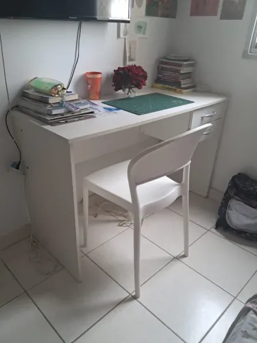 Escrivaninha MDF (1,2m x 50cm) + Cadeira Tramontina