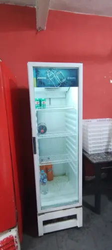 Refrigerador expositor vertical Metalfrio VB28R 303 L 220 V.