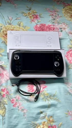 Videogame Portátil Anbernic RG556 (Roda PS2 e Android) - Oportunidade