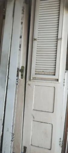 Porta e Janela de Madeira Estilo Colonial (usadas) e ótimo estado.