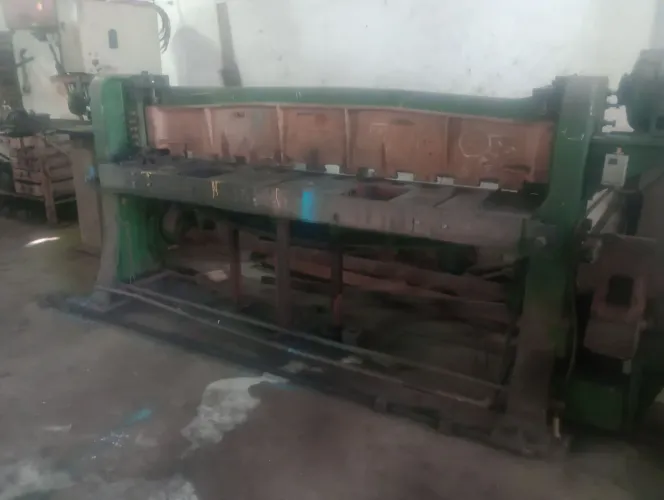 Guilhotina para chapa 3 mm x 2000 de capacidade