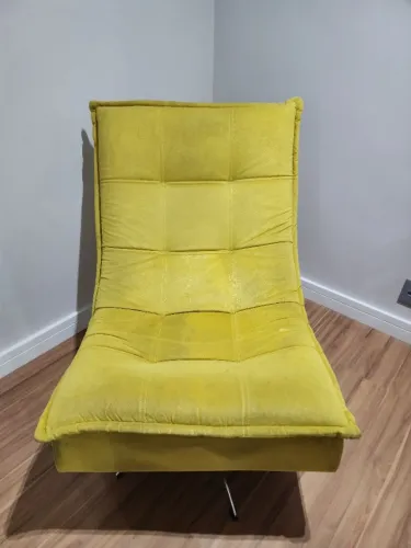 Vendo Poltrona Giratória Amarela! R$580,00
