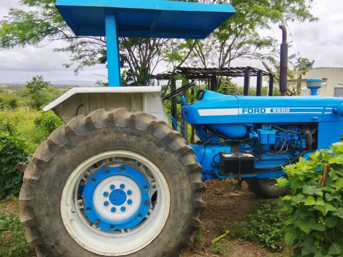 Trator Ford 6600