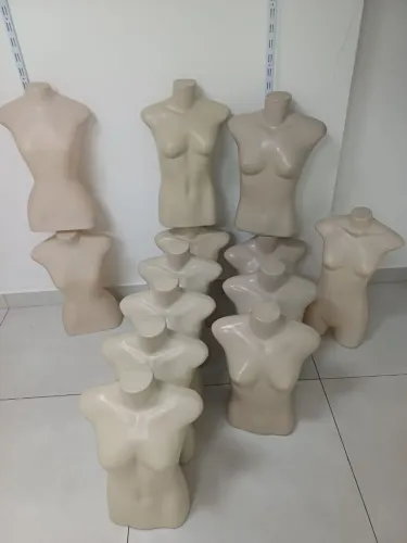 Vendo KIT com 13 unidades de butos femininos meio corpo