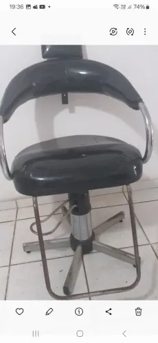 Cadeira de corte para salão ou barbearia.