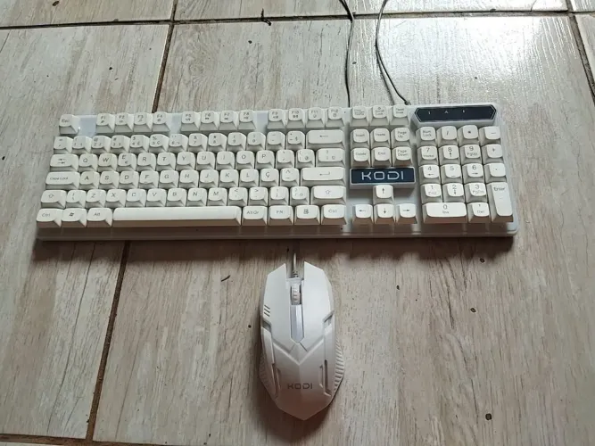 Teclado e mouse RGB com fio USB 