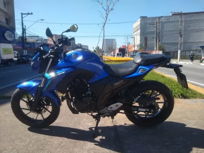 Yamaha FZ25 Fazer Connected 2025