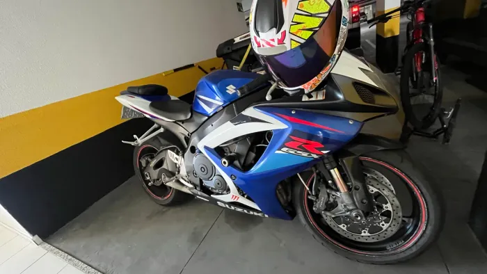 Vendo Suzuki GSX 750
