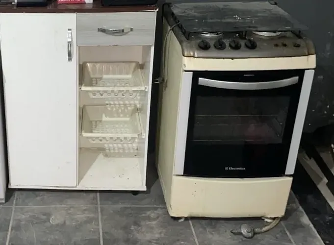 VENDO FOGÃO, E FRUTEIRA