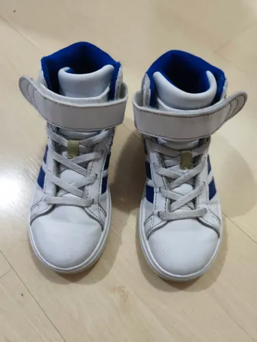 Tênis Adidas cano alto original tamanho 28 em estado de novo