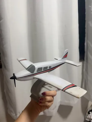 Miniatura de avião monomotor colecionável