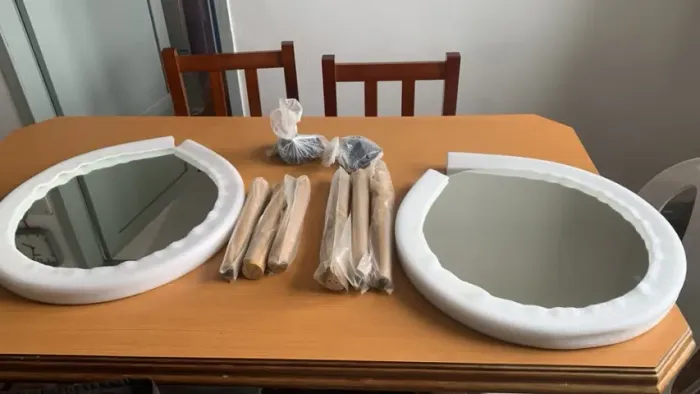 OPORTUNIDADE Mesa de Centro ESPELHADA com Pés Palito Fit Branca NOVA NA CAIXA