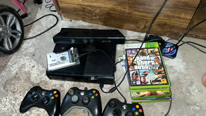 Xbox 360 com mais de 80 jogos