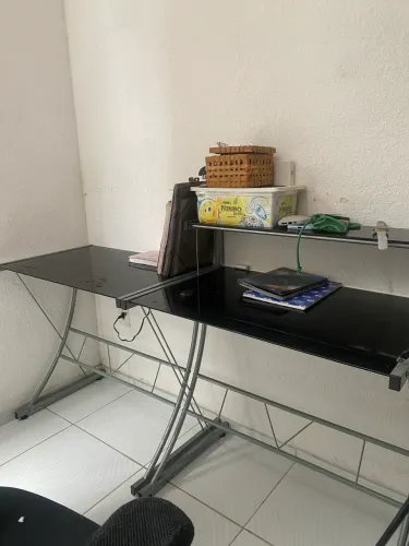 Mesa e cadeira