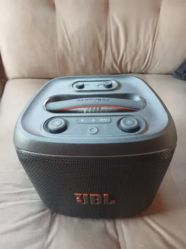 Caixa de som JBL Partybox  Encore 2, com 2 microfones. Ainda com a garantia de fabrica