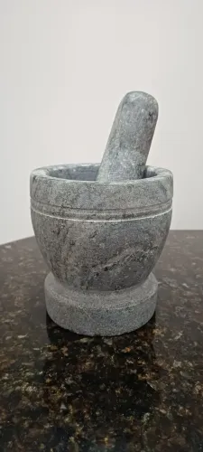 Pilão grande em pedra sabão + molheira