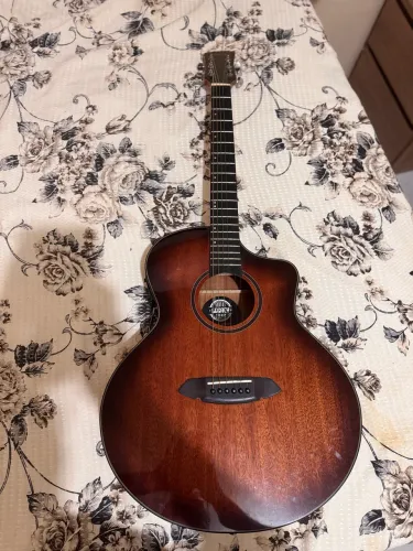 Violão elétrico tonante magma