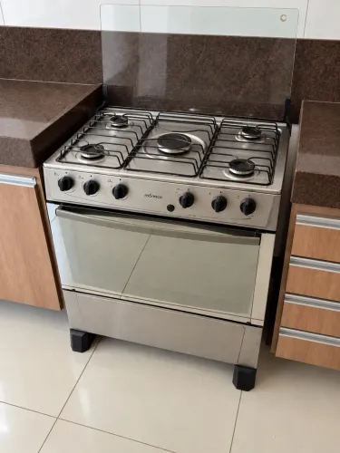 Fogão 5 bocas , forno gigante Mônaco