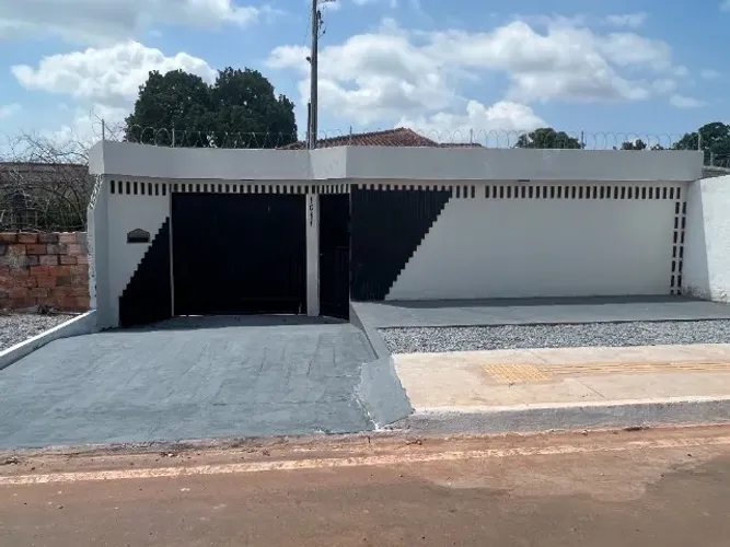 CASA À VENDA NO SANTÍSSIMO - 3 SUÍTES | TERRENO 550 m²