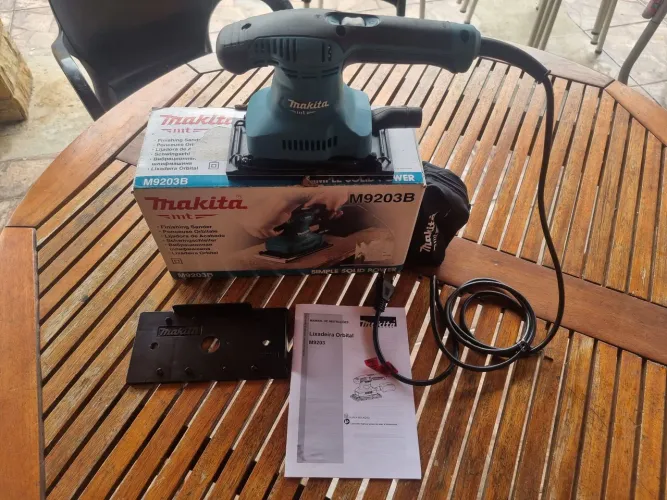 Lixadeira Orbital com Coletor de Pó 220V MAKITA-M9203B - nova lacrada