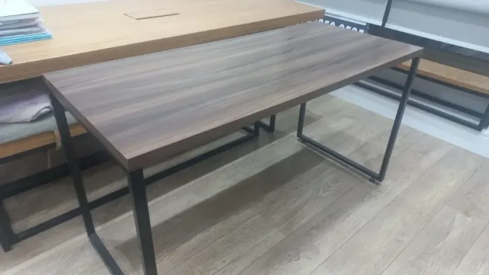 Mesa de Escritório - Tipo Industrial 