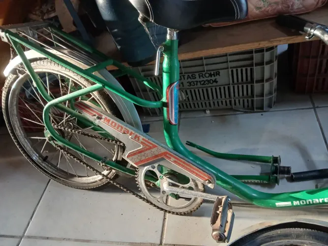 Vendo monareta original com avaria. Valor : 800 sem frete incluso 