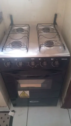 Vendo um fogão e uma geladeira por 600 reais os dois 