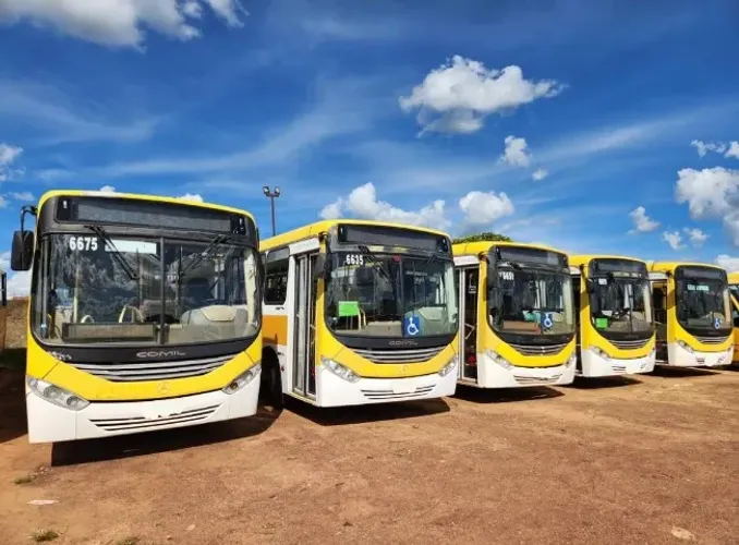 Onibus Comil 1721 ano 2014 48 lugares motor mercedez