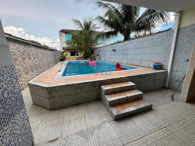 Casa à Venda em Solemar, Praia Grande - SP