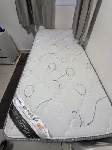 Cama de solteiro com colchão Master SuperPocket Ortobom e cama auxiliar 