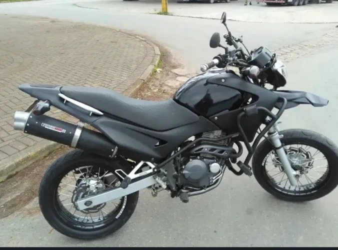 Nx falkon 400 doc motor câmbio tudo ok só transferir  13k vai embora tabela fipe está 15k