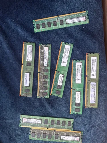 Placas de memória ram em perfeito estado com a notinha ao lado