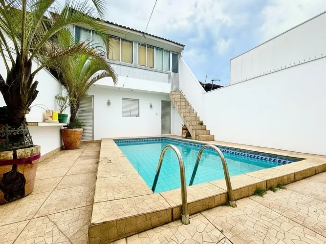 Casa com Piscina e Edicula à venda, Enseada, Guarujá, SP