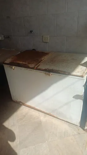 Freezer Vertical Antigo - Gela Muito (Ideal para Reforma ou Peças)