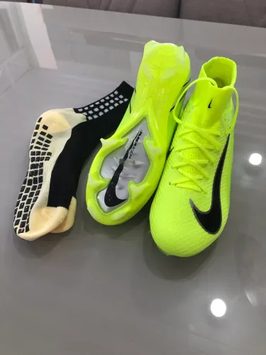 Chuteira mercurial Nike lançamento usada