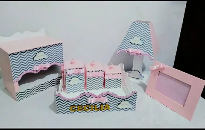 Kit higiene em MDF de menina obs: sobre encomenda 15 dias