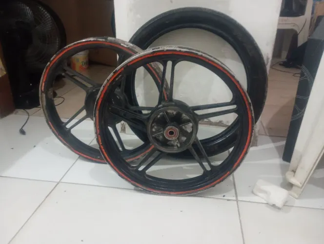Duas jantes de moto