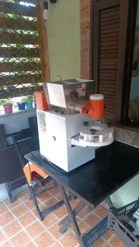 Vendo ou troco máquina de salgados freezer vertical masseira nova fritadeira a gás Nova