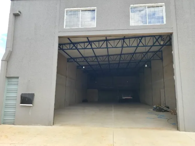 Alugo Galpão 300m Residencial 14 Bis Trindade