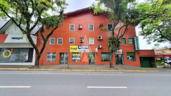 Prédio comercial com 300m² e 14 salas no Centro